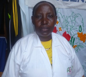 La tradipraticienne Jacqueline Nyiribambe explique être capable de soigner plus de 30 maladies  (Photo, Chantal Namukunzi)