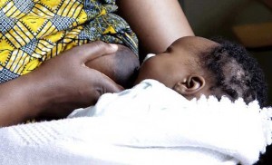 Le lait maternel, très important pour la bonne croissance de l'enfant (Photo archives)
