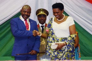 Nkurunziza félicité par son épouse (Photo Flickr)