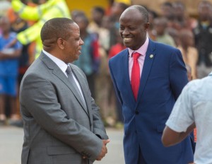 Aime Bosenibmwe, Gouverneur du Nord (à gauche) et Justus Kangwage, Maire Rulindo ( à droite) (Photo archives)