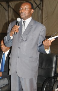 Pour le Ministre François Kanimba, la dignité des Rwandais s’oppose au port des habits de seconde main  (Photo S. Byuma)