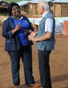 Séraphine Mukantabana , MIDIMAR et le Représentant de l'UNHCR au Camp des réfugiés de Mahama (Photo archives)