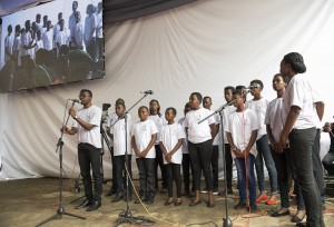 Des jeunes ont chanté en mémoire des disparus