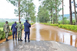 La police et l'armée sur la route Kigali-Kamonyi pour évaluer la situation (Photo archives)