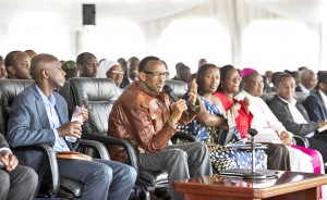 Le Chef de l'Etat, Paul Kagame, dans le district de Ngoma, s'est entretenu avec la population pour tâter le pouls (Photo PPU)