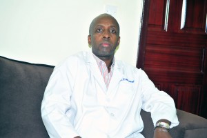 Le Dr John Nkurikiye (Photo R. Mukagahizi)