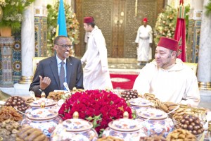 Le Roi Mohammed VI du Maroc partageant Iftar avec le Chef de l'Etat rwandais, Paul Kagame pendant la période de Ramadhan (Photo PPU)