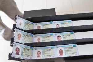 lactuelle-carte-didentite-rwandaise-sera-progressivement-remplacee-par-celle-biometrique-a-usage-multiples-photo-archives