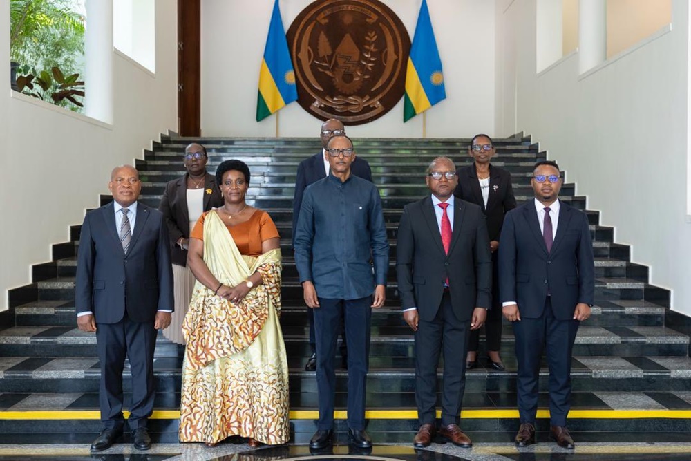 Kagame appelle les membres du gouvernement à placer l’intérêt public au-dessus