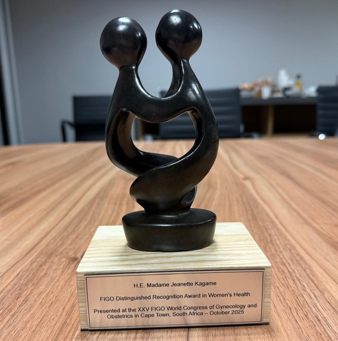 Madame Jeannette Kagame honorée pour son engagement en faveur de la santé des femmes