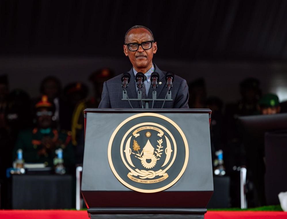 Kagame exhorte les nouveaux officiers à s’engager pleinement dans la protection du pays
