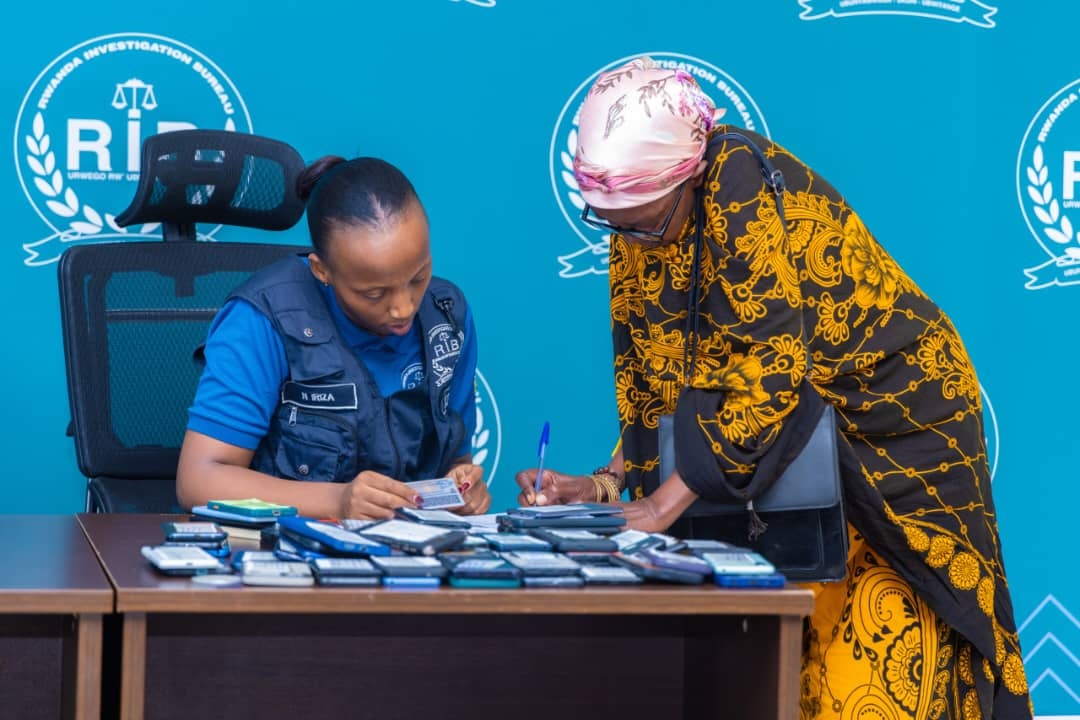 Le RIB récupère des téléphones volés d’une valeur de plus de 94 million de francs rwandais