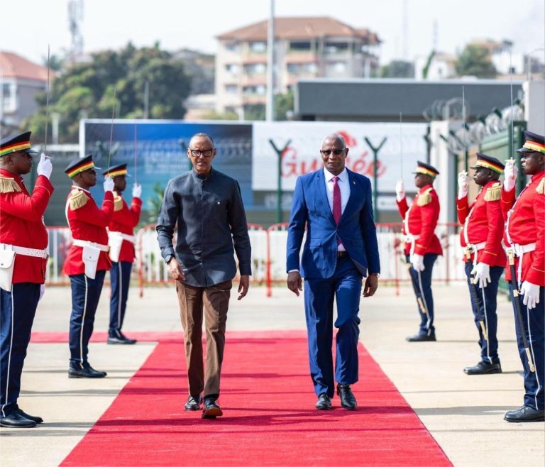 ‎Le président Kagame assiste à la cérémonie d’investiture du président Doumbouya en Guinée-Conakry