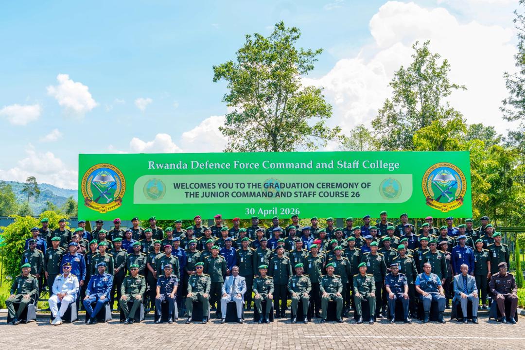 Des officiers des FDR achèvent le cours de commandement et d’état-major junior