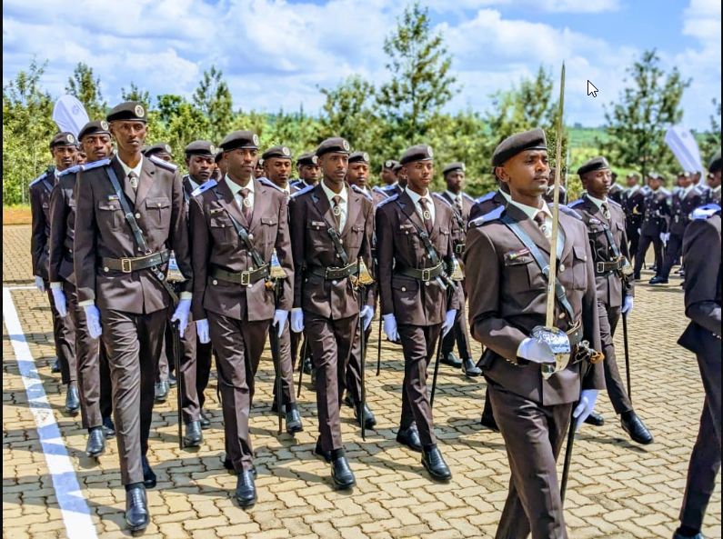 Le Président Kagame a promu plus de 700 agents du Service Correctionnel du Rwanda