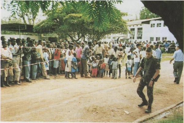 Le refugies Tutsi a l'ETO Kicukiro pendant le genocide des Tutsi avant l'abandon des casques bleus belges 