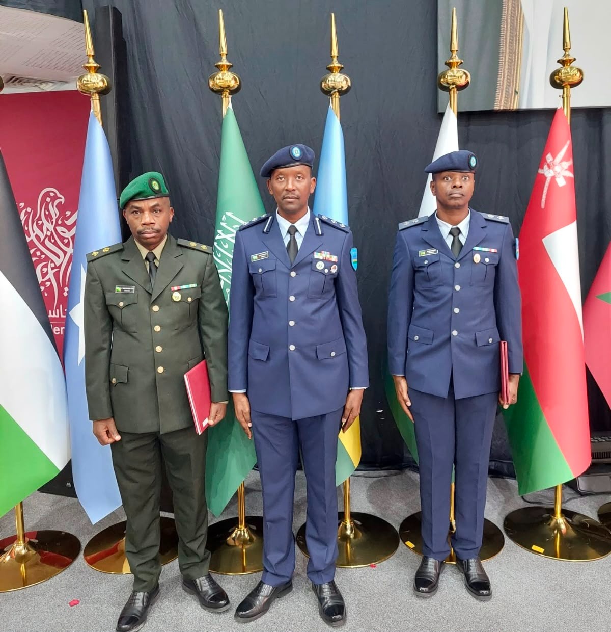Deux officiers rwandais achèvent une formation militaire au Qatar