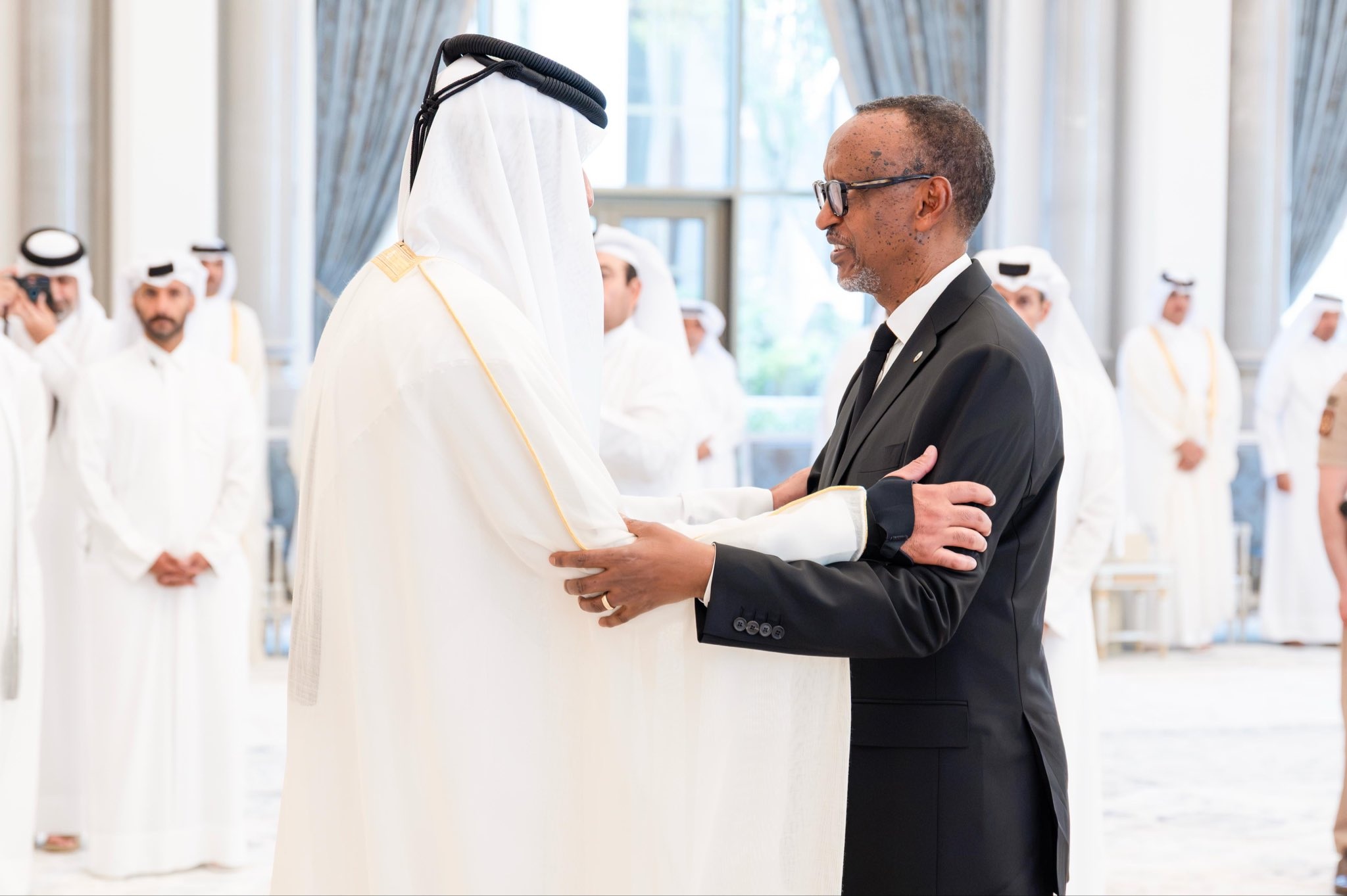 Kagame au Qatar pour présenter ses condoléances à l’Émir après le décès de son Père