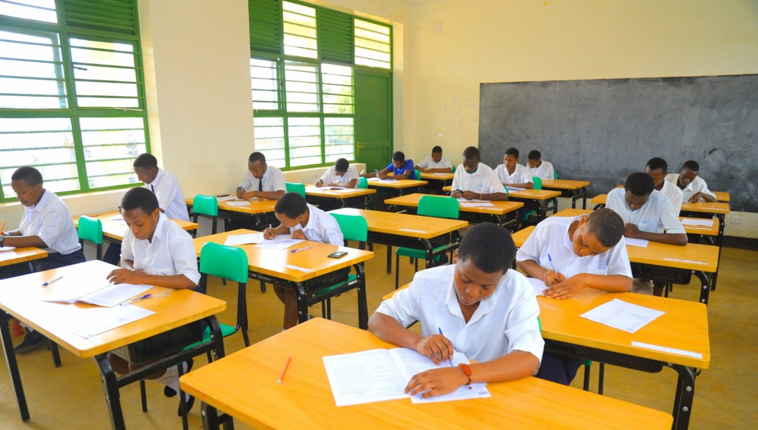 Plus de 258 000 élèves du secondaire passent les examens nationaux