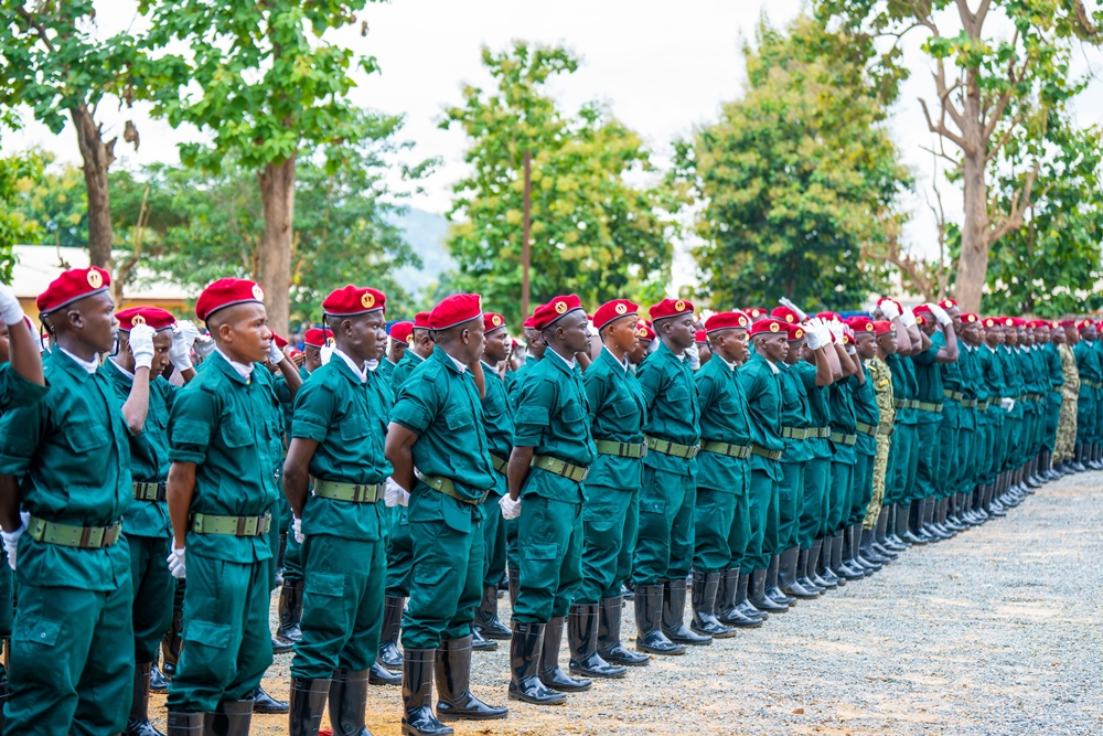 Centrafrique: de nouvelles recrues des FACA achèvent leur formation militaire dispensée par des instructeurs des RDF