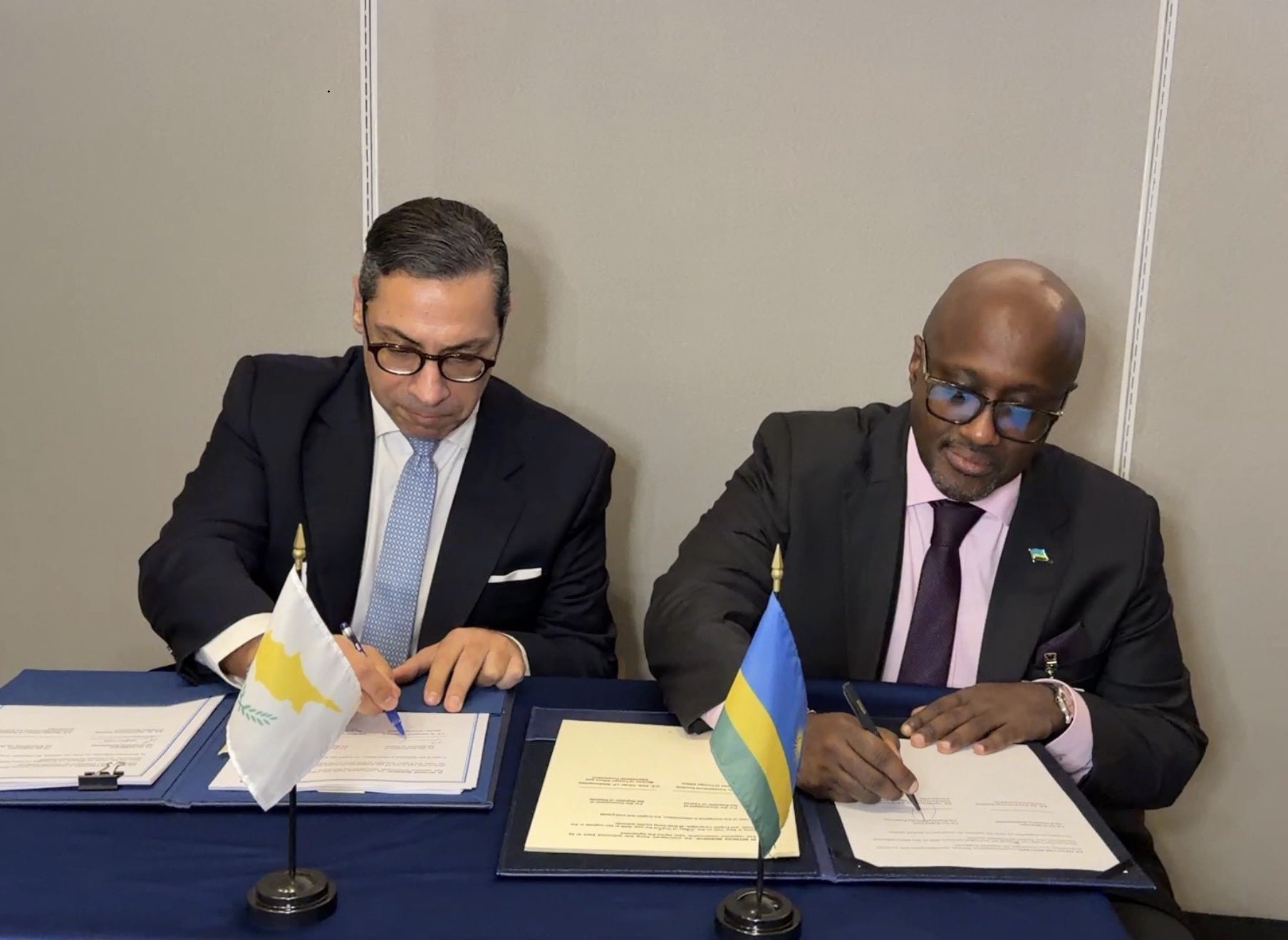 Le Rwanda et Chypre signent un accord de coopération dans le domaine aérien