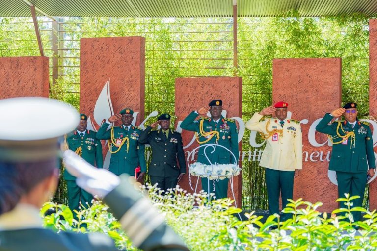 Le chef d’état-major de l’armée de terre nigériane en visite au Rwanda pour renforcer la coopération militaire